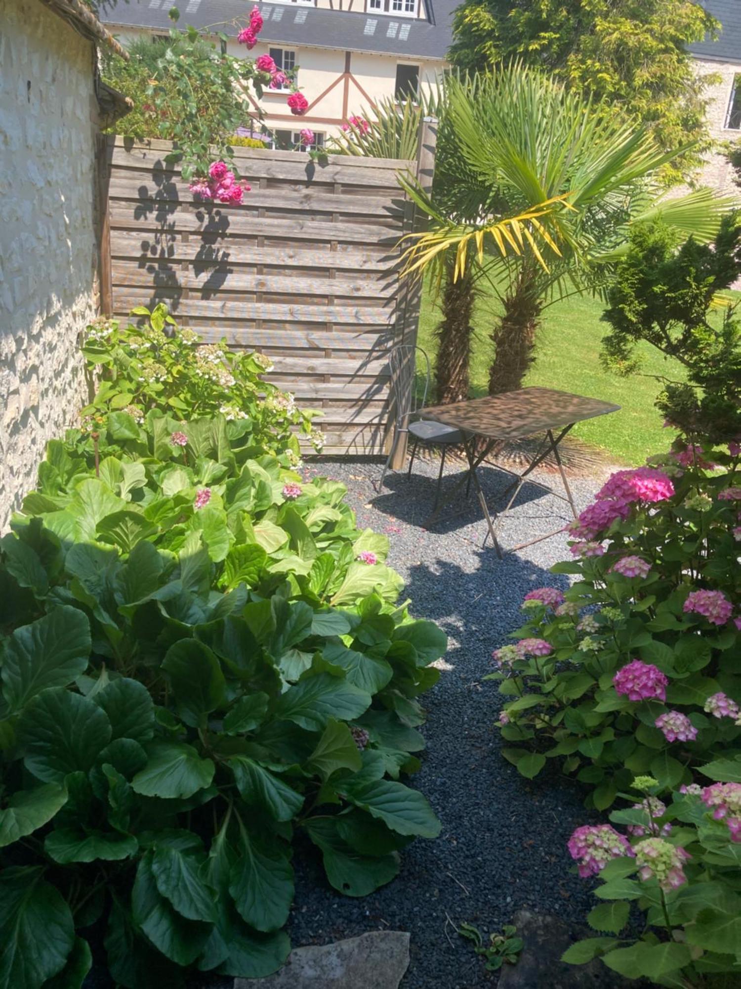 L'Oreade Amfreville-sur-Iton Екстер'єр фото